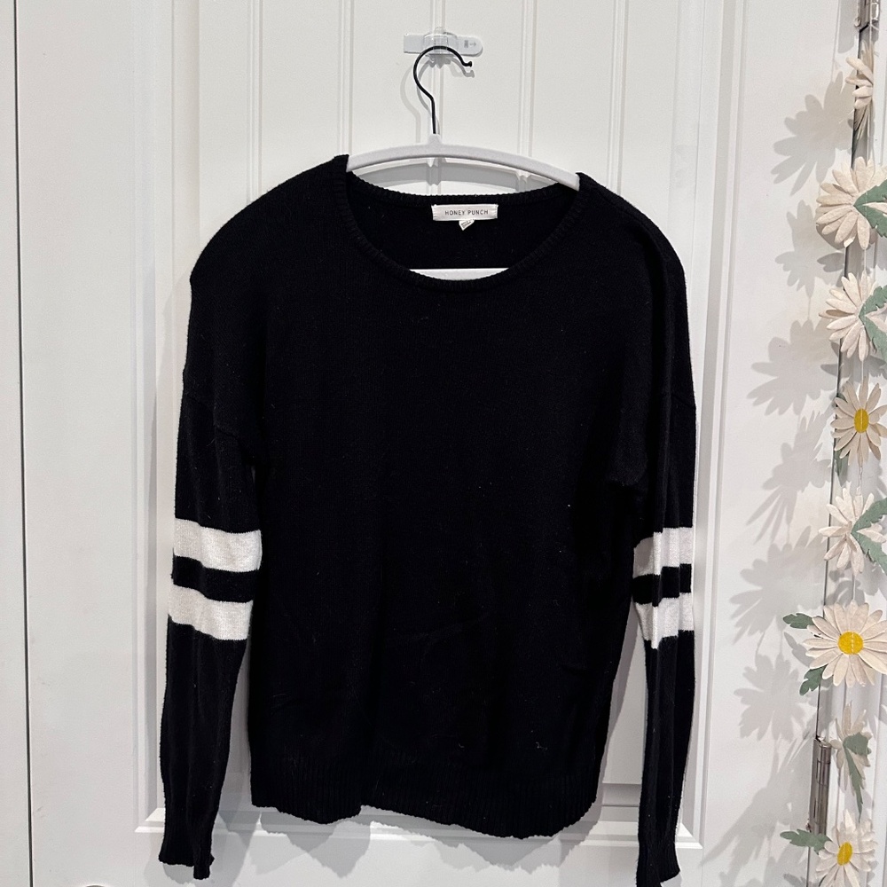 Honey Punch Black Sweater – Size Small 🖤